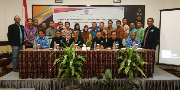 10 ASESOR BAN SM ASAL FKIP UNIMUDA SORONG IKUTI PEMBEKALAN AKREDITASI PAPUA BARAT 2019