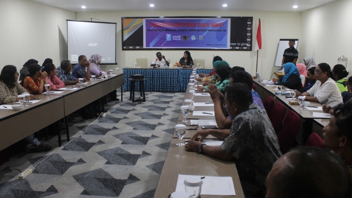 KEPALA DINAS PENDIDIKAN DAN KEBUDAYAAN KABUPATEN SORONG SECARA RESMI BUKA KEGIATAN ORIENTASI WINS DAN MBS BAGI PENGAWAS, KEPALA SD dan KOMITE DUKUNGAN DB7 KEMITRAAN UNIMUDA - UNICEF