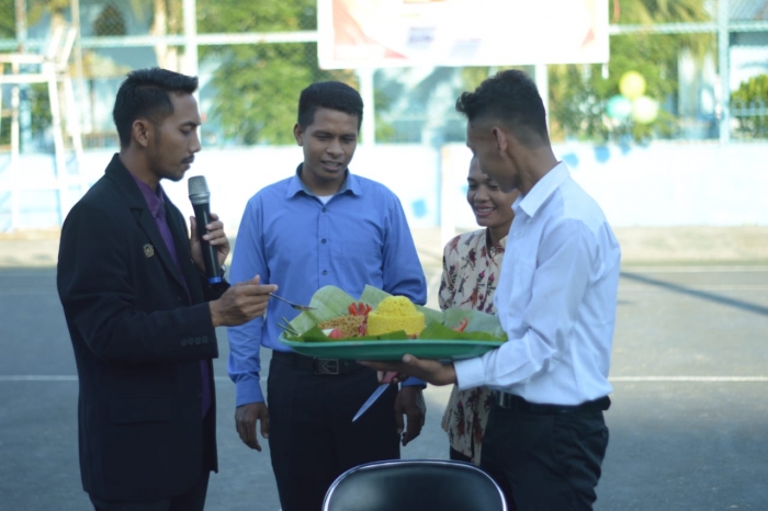 MILAD HIMAPERSADA: PGSD FKIP UNIMUDA SORONG GELAR DEBAT, FASHION SHOW dan PENTAS SENI