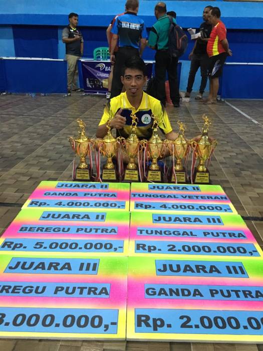 PANEN 6 MEDALI; JUSRIANTO (DOSEN PENJAS FKIP UNIMUDA) MENANGKAN KEJUARAAN TENIS MEJA RAJA II SE PAPUA - PAPUA BARAT