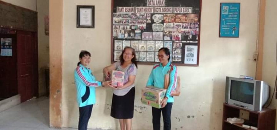 PEDULI COVID-19, ALUMNI FKIP UNIMUDA SORONG SALURKAN BANTUAN KE PANTI ASUHAN BUKIT HERMON SORONG