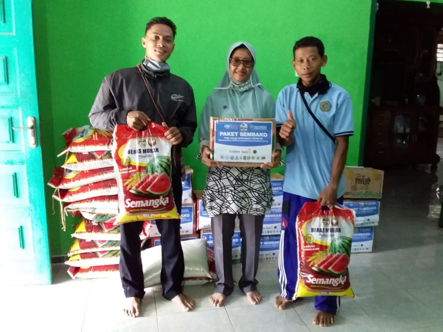 PEDULI GURU HONOR AUM dan KELUARGA TERDAMPAK COVID-19, UNIMUDA SORONG TERGABUNG DALAM MCCC KABUPATEN SORONG SALURKAN PAKET SEMBAKO