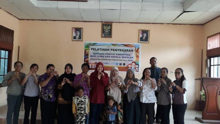 PELATIH PAUD HI KEMITRAAN UNIMUDA SORONG - UNICEF AWALI FASILITASI PENYEGARAN POSITIF PARENTING BAGI GURU DAN KEPSEK GUGUS AIMAS