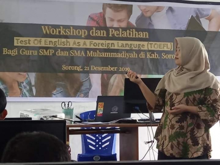 Prodi Pendidikan Bahasa Inggris FKIP Unimuda Sorong Gelar Pelatihan TOEFL bagi Guru SMP dan SMA Muhammadiyah Kabupaten Sorong